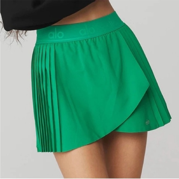 ALO Yoga Pants - ALO Yoga Aces Tennis Skirt In Emerald Green Size Medium